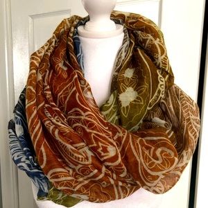 Women’s scarf. Multicolored. Connected all the way around.